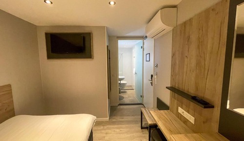 Small Double Room without window