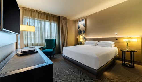 Deluxe Room, 1 King Bed (Accessible Shower)
