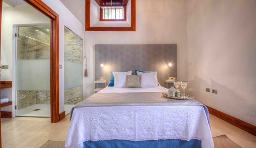 Double Room (Blue)