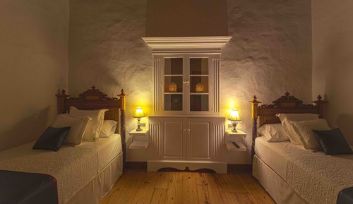 Twin Room (Yellow)