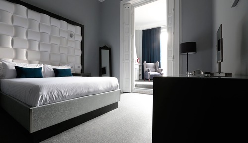 Suite (2 Adults + 2 Children)