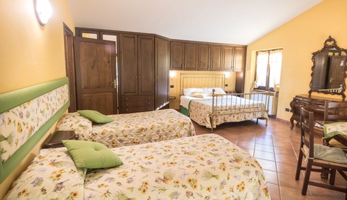 Family Quadruple Room, 1 Bedroom, Private Bathroom, Garden View (La Ginestra)