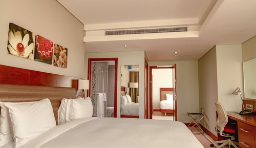 Family Room, Connecting Rooms