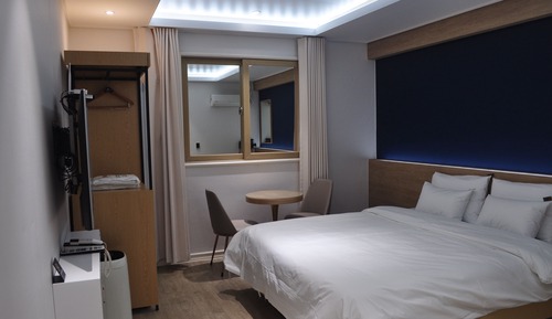 Deluxe Double Room (A, Styler, Free Netflix)