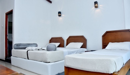 Deluxe Triple Room, 1 Bedroom, Hill View