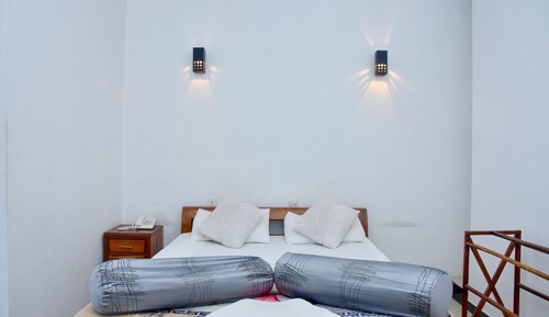 Deluxe Double Room, 1 King Bed, Hill View