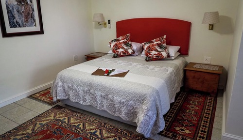 Suite, Garden Area