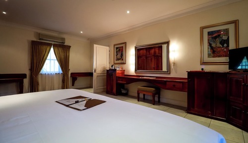 Deluxe Suite
