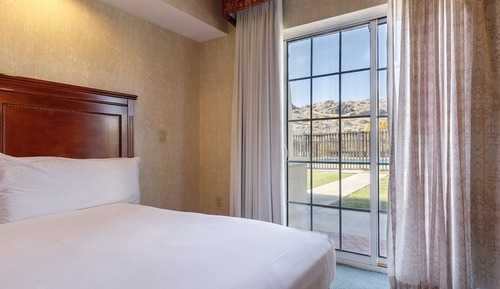 Room, 1 King Bed, Non Smoking (Pool)
