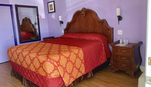 Basic Room, 1 King Bed
