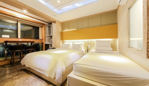 Twin Room, Ocean View (B - Mid-level floor)
