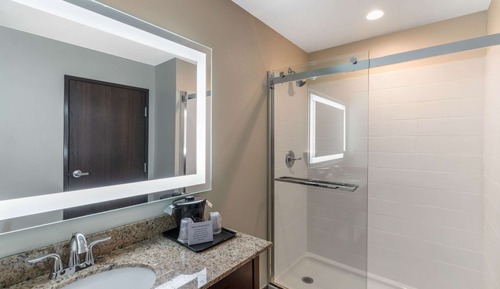 Suite, 2 Queen Beds, Non Smoking (Larger Unit)