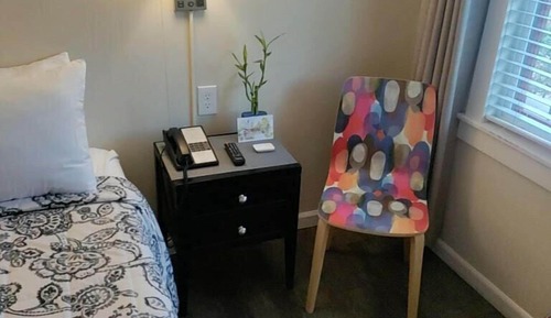 One Full Bed - Room 0