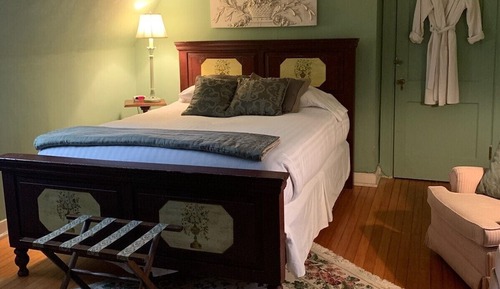 Standard Room, 1 Queen Bed (Pet Friendly)