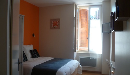 Double Room (Orange)