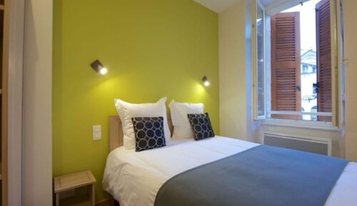 Double Room (Vert Pistache)