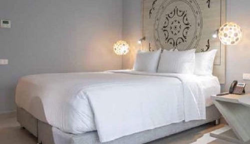 Premium Room (King Bed)