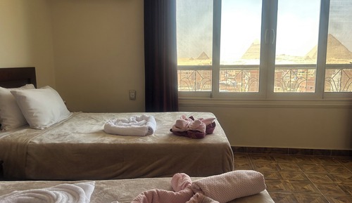 Double Room, Pyramids View