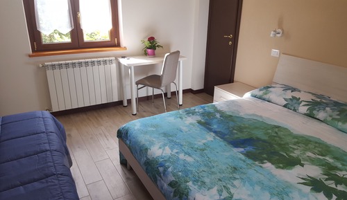 Triple Room, 1 Queen Bed