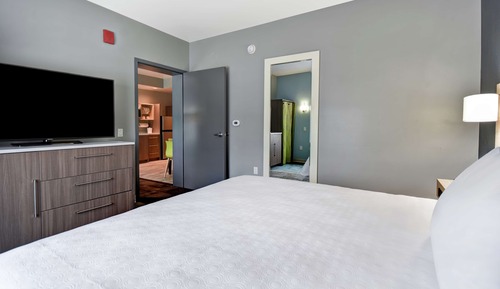 Suite, 1 King Bed, Accessible (Roll-In Shower, Mobility & Hearing)