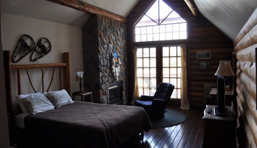 Standard Suite, 1 King Bed, Non Smoking, Fireplace