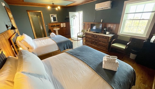 Deluxe Room, 2 Queen Beds, Non Smoking, Balcony (Room 310)