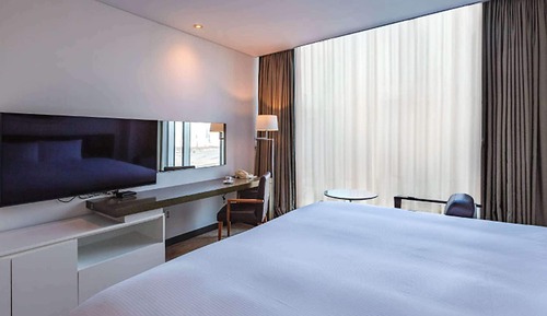 Deluxe Room, 1 Queen Bed, Non Smoking, City View