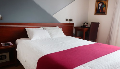 Standard Room, 1 Queen Bed