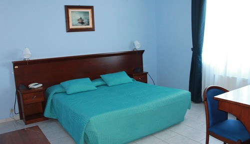Family Room, Connecting Rooms