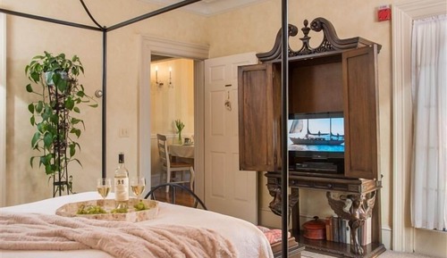 Deluxe Room, 1 Queen Bed, Patio, Garden View