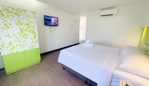 Standard Queen Room