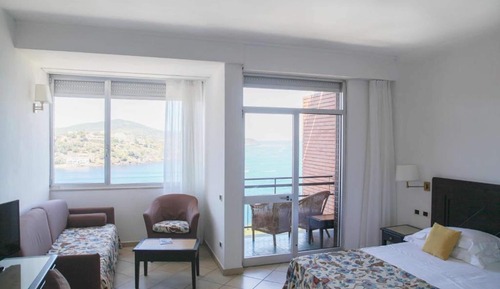 Junior Suite, Sea View (For 3 People)