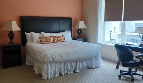 Deluxe Room, 1 King Bed, Jetted Tub, City View