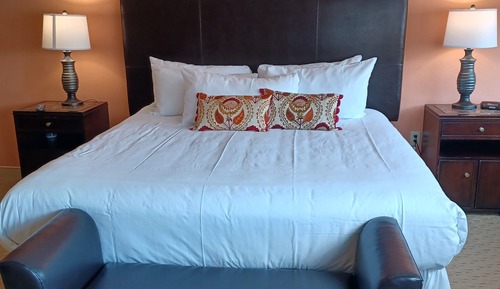 Deluxe Room, 1 King Bed with Sofa bed, Jetted Tub, City View