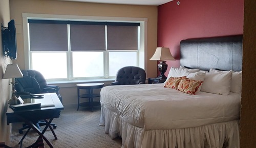Deluxe Room, 1 King Bed, Jetted Tub, City View