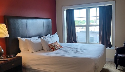 Deluxe Suite, Multiple Beds, Jetted Tub, City View