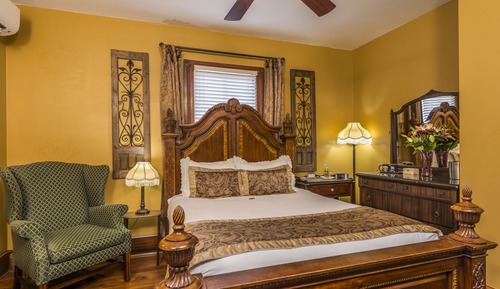Topaz Room - Deluxe Room (Adults 21+ only)