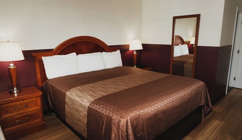 Standard Room, 1 King Bed