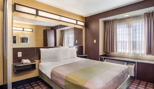 Standard Suite, 1 Queen Bed, Accessible, Non Smoking