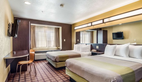 Deluxe Room, 2 Queen Beds, Non Smoking, Refrigerator