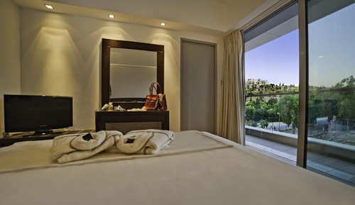 Family Room, Balcony (Acropolis View)
