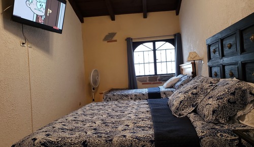 Comfort Room, Multiple Beds (King)