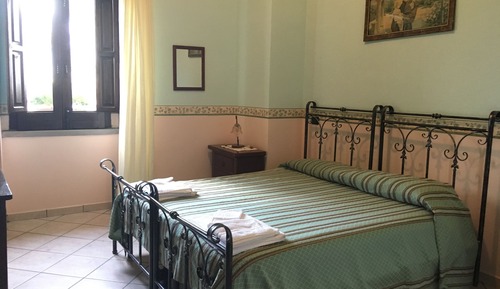 Double Room, 1 Queen Bed