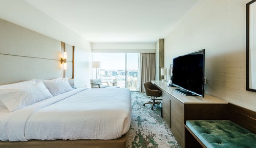 Room, 1 King Bed, Corner (Glass House)