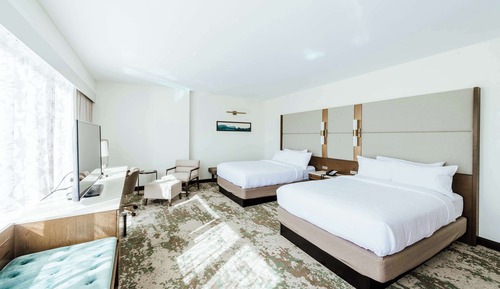 Room, 2 Queen Beds, Accessible, Bathtub