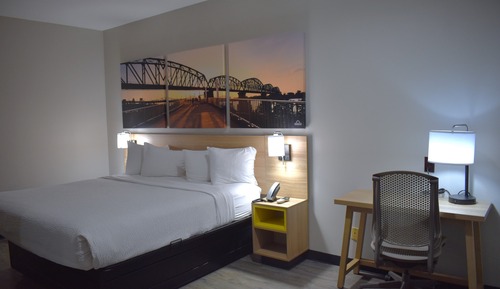 Room, 1 King Bed, Accessible, Non Smoking (Roll-In Shower)