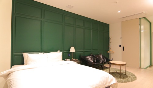 Economy Room (2F, Check-in 6pm to 12pm)