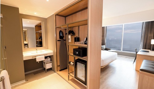 Deluxe Room, 1 King Bed, Non Smoking, Oceanfront (View)