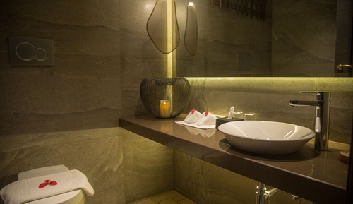 Lake View Suite