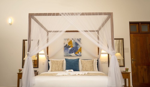 Royal Suite, 1 King Bed, Patio, Garden Area